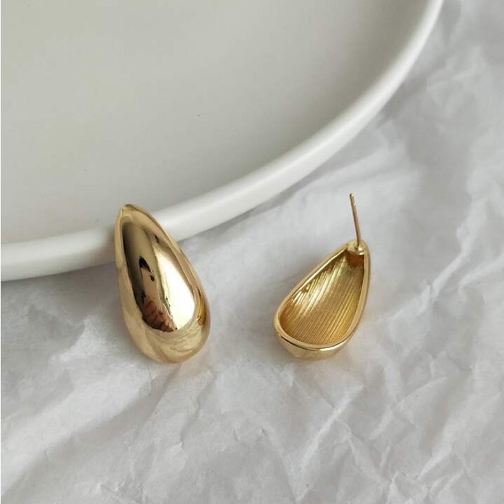 Chunky gold simple drop earrings - lightweight! ✨ - Picture 3 of 4